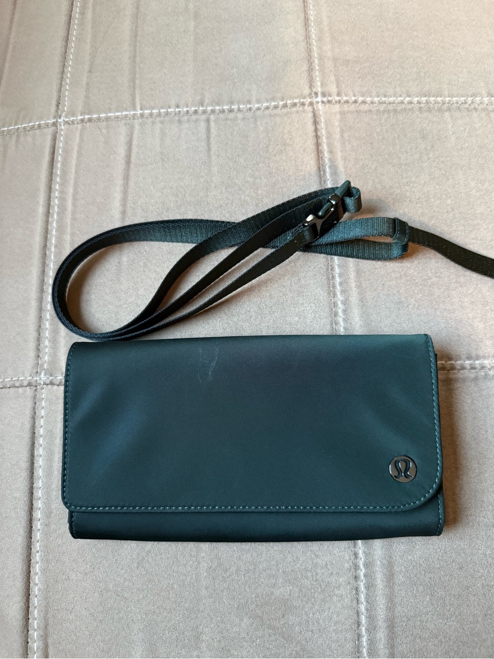 lululemon athletica Black Crossbody Wallet Clutch